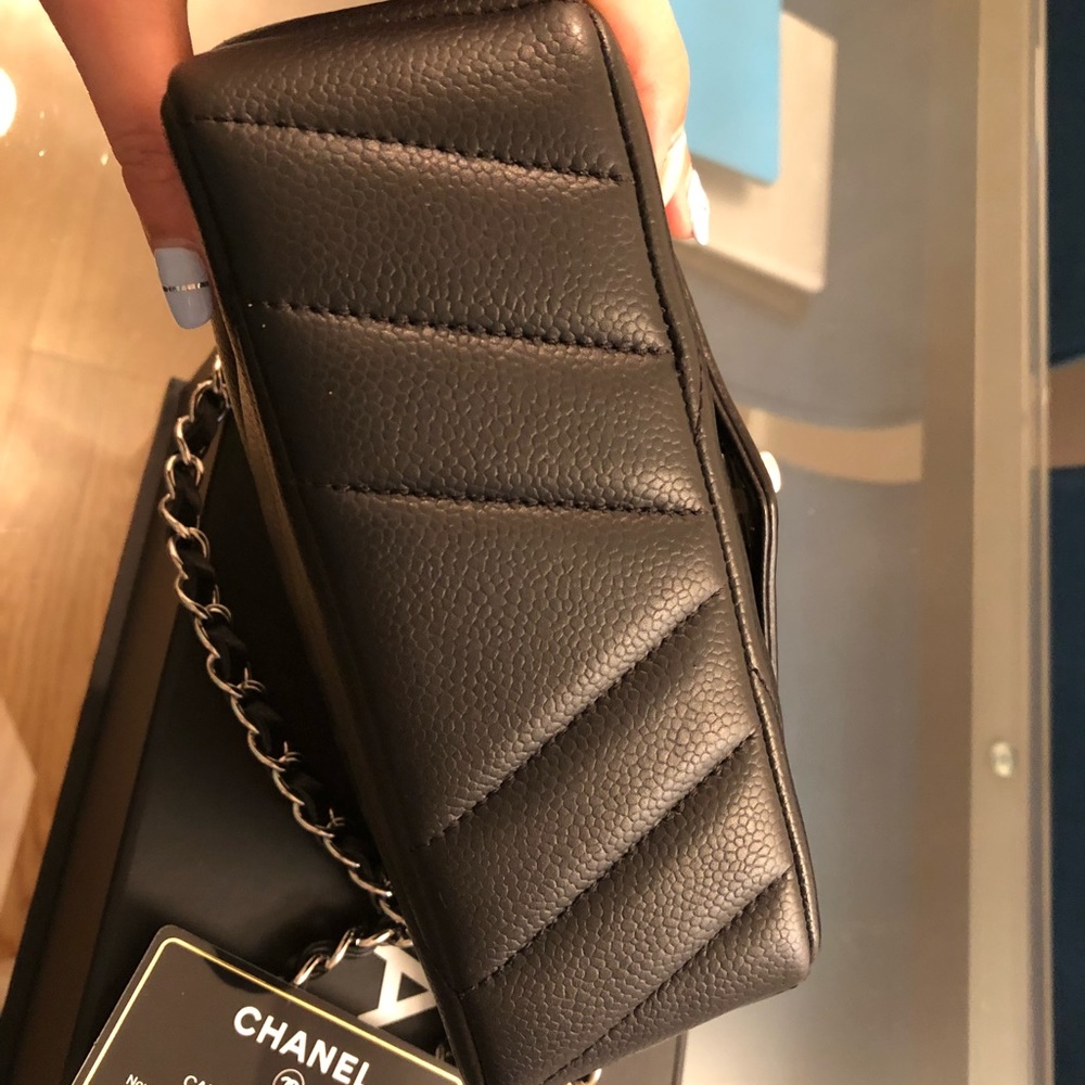 Chanel mini classic flap bag (square) in Chevron - Picture 5 of 8